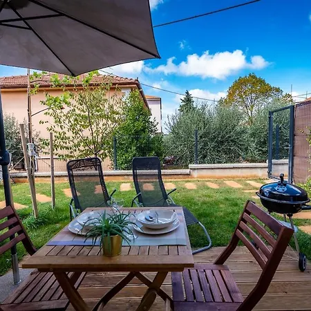 Cute&comfy With Outdoor Space -new Built Apartmán Pula