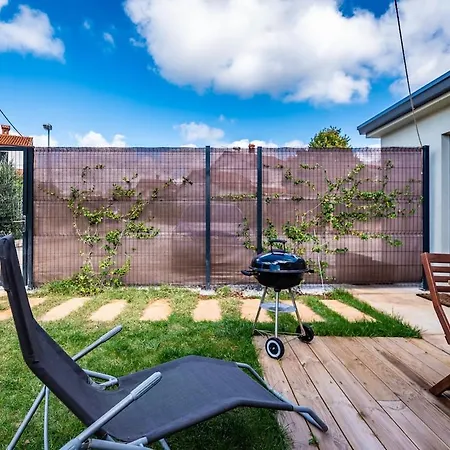 Cute&comfy With Outdoor Space -new Built Pula